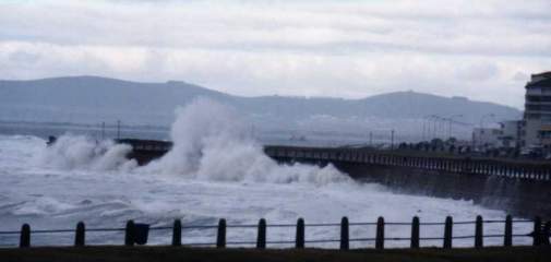 storm force waves at Moullie Point