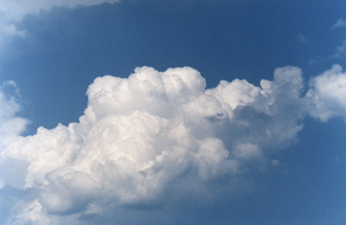 Отключение облаков. Облака. Кучевые плоские облака. Пушистые облака. Облака фото.